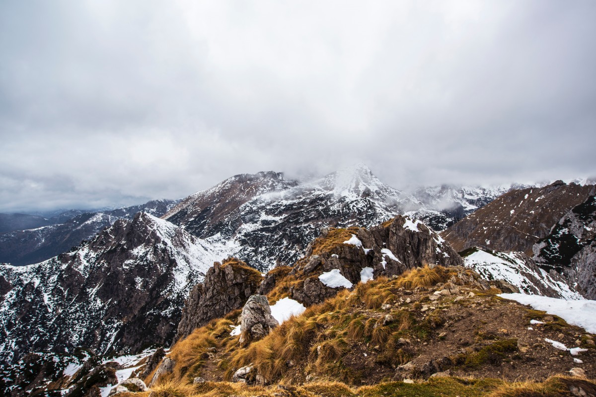 landskab, natur, ødemark, gå, bjerg, sne, vinter, Sky, vandring, eventyr, spids, bjergkæde, vejr, ryg, topmøde, bjergbestigning, Alperne, backpacking, plateau, faldt, landskabsform, bjergpasset, geografisk træk, bjergrige landskabsformer, geologisk fænomen