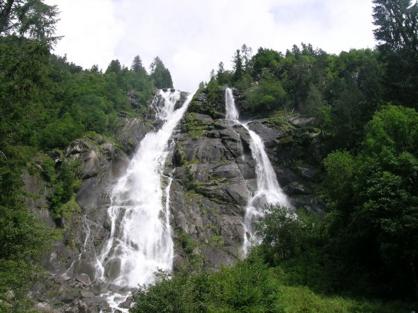 cascata,Italia,corpo d'acqua,foresta pluviale,burrone,Wasserfall