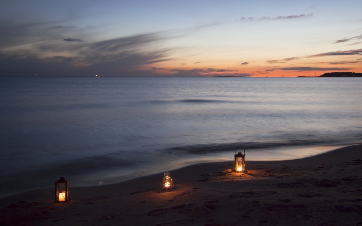 strand, landschap, zee, kust, water, zand, oceaan, horizon, licht, wolk, hemel, zon, zonsopkomst, zonsondergang, nacht, zonlicht, ochtend-, kust-, Golf, dageraad, schip, kust, schemer, avond, reflectie, waterlichaam, wolken, kaarsen, lantaarns, kaap, nagloed, Yyteri, Oppervlaktegolf