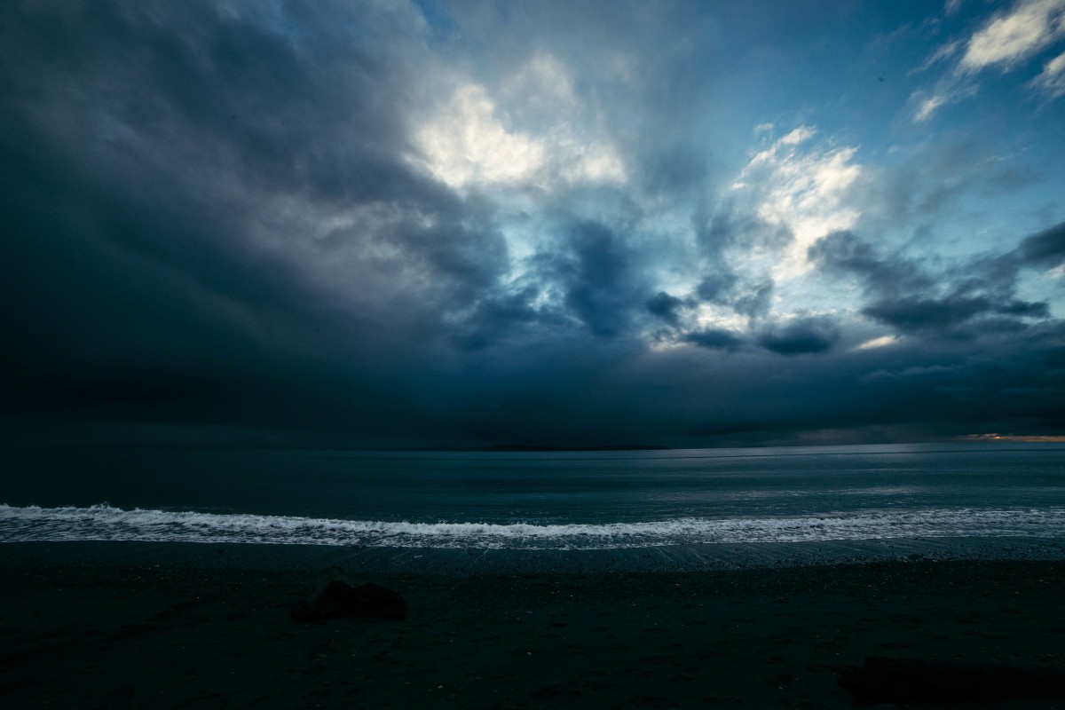 de praia, mar, costa, oceano, horizonte, nuvem, céu, nascer do sol, Por do sol, luz solar, costa, onda, alvorecer, atmosfera, crepúsculo, clima, tempestade, Fenômeno meteorológico, Onda de vento