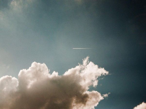 cloud,sky,sunlight,atmosphere,flight,cumulus