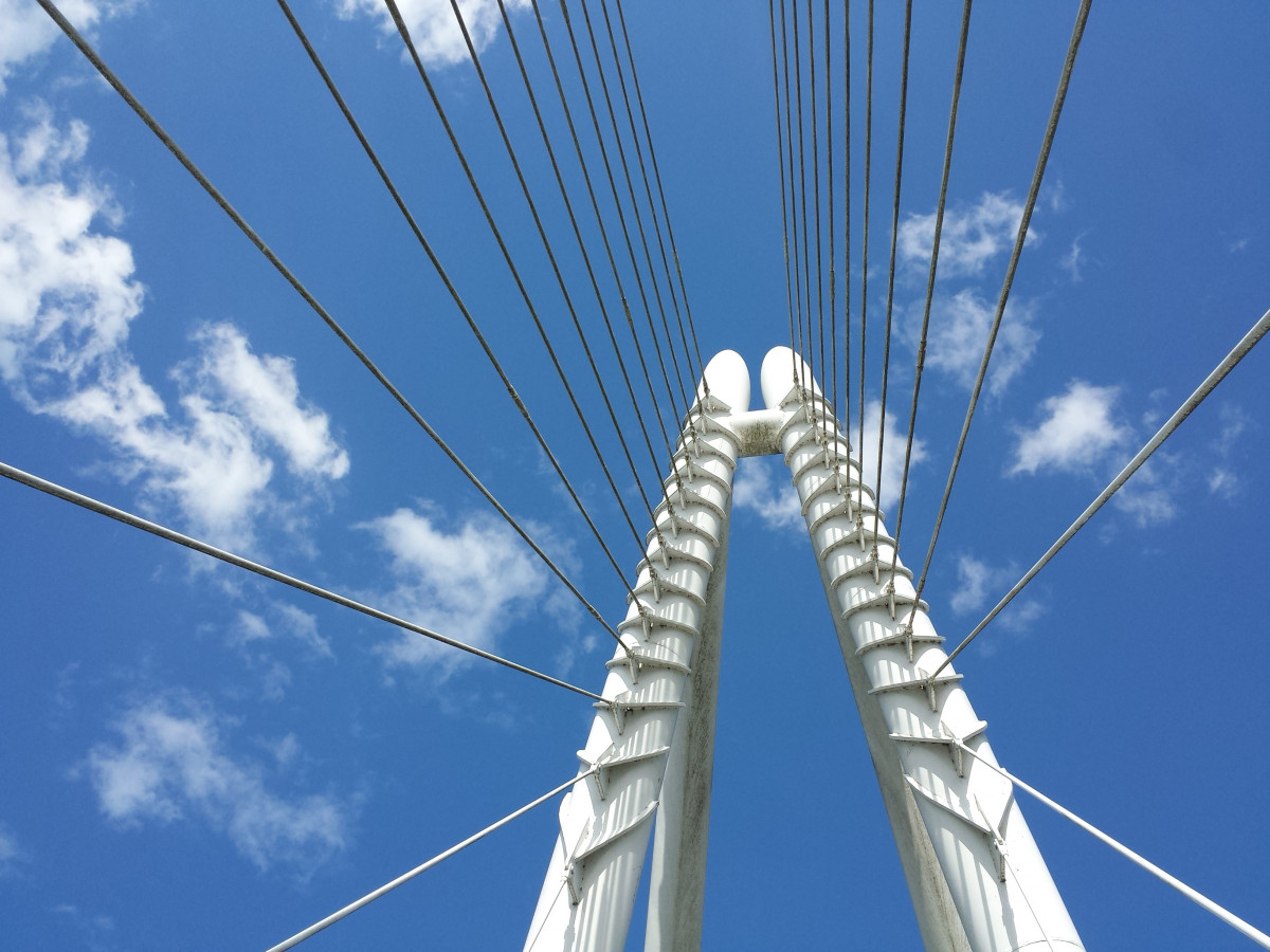 arquitetura, céu, ponte, vento, Arranha-céu, construção, linha, torre, mastro, Marco, azul, eletricidade, energia, Engenharia, Pináculo, Ponte de ferro, Ponte estaiada, Linha de energia aérea