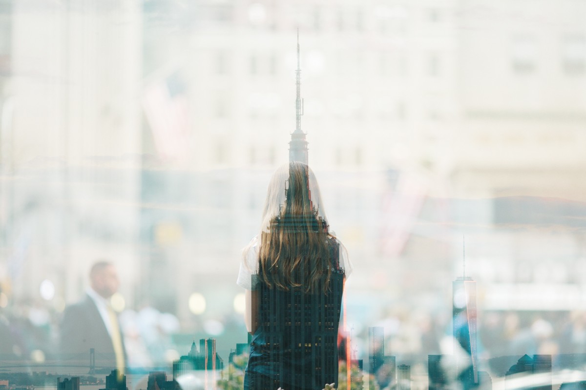 persona, horizonte, edificio, ciudad, rascacielos, Paisaje urbano, reflexión, torre, metrópoli