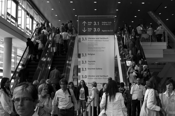 black and white,people,monochrome,bw,crowd,blackandwhite