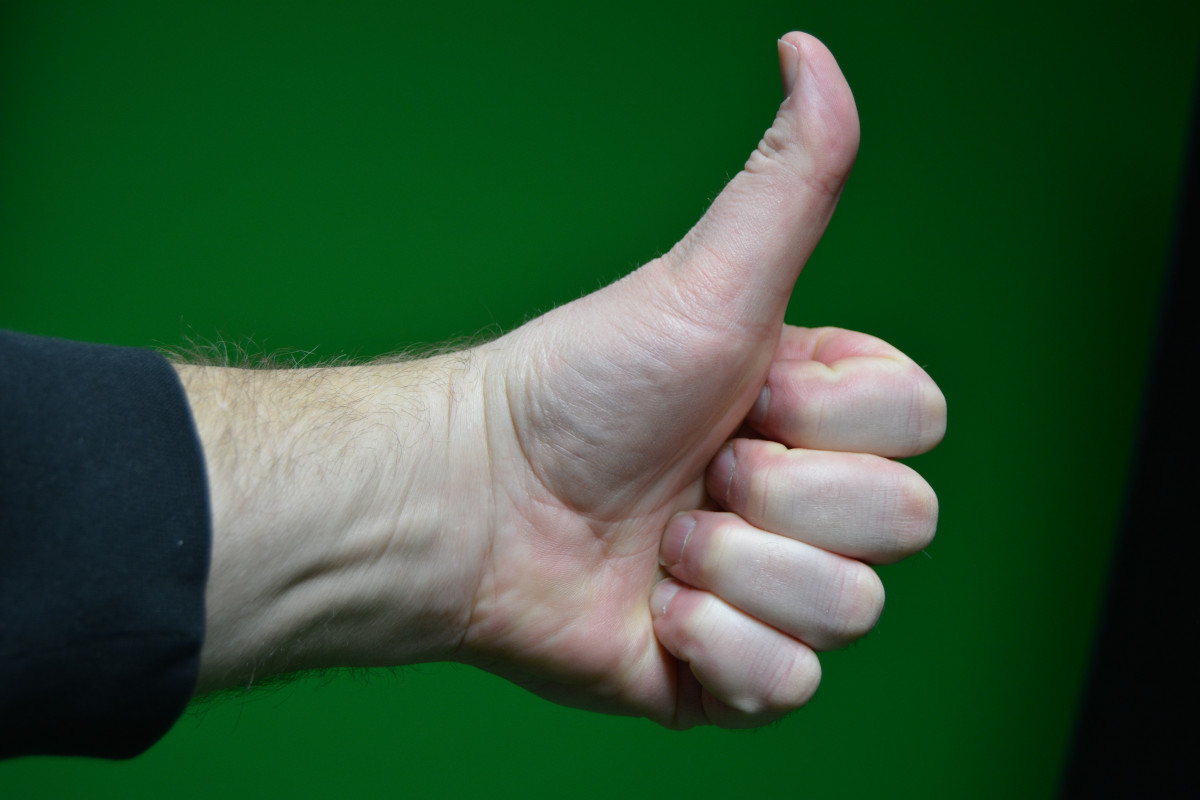 hand, leg, finger, green, gesture, arm, thumbs up, close up, yes, success, thumb, interaction, gesturing, approval, sign language, sense, human action