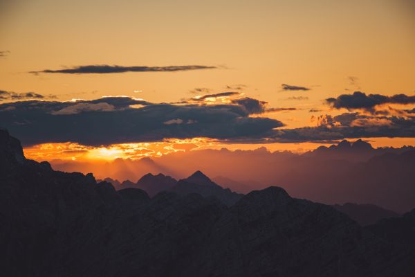 landscape, horizon, silhouette, mountain, cloud, light