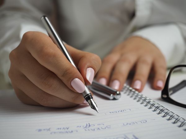 caderno,escrevendo,trabalhos,mão,caneta,dedo