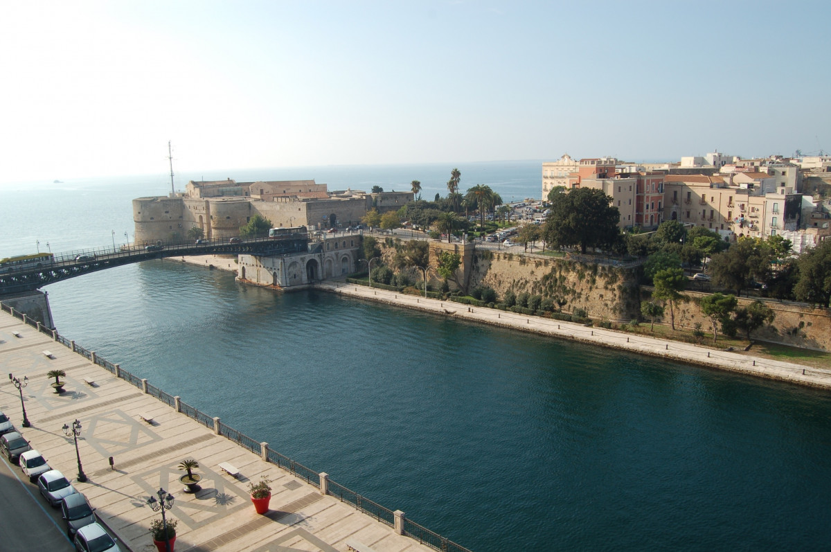 hav, dok, by, flod, Bugt, ejendom, marina, reservoir, Havn, vandveje, ejendom, Taranto, Aragonesisk slot