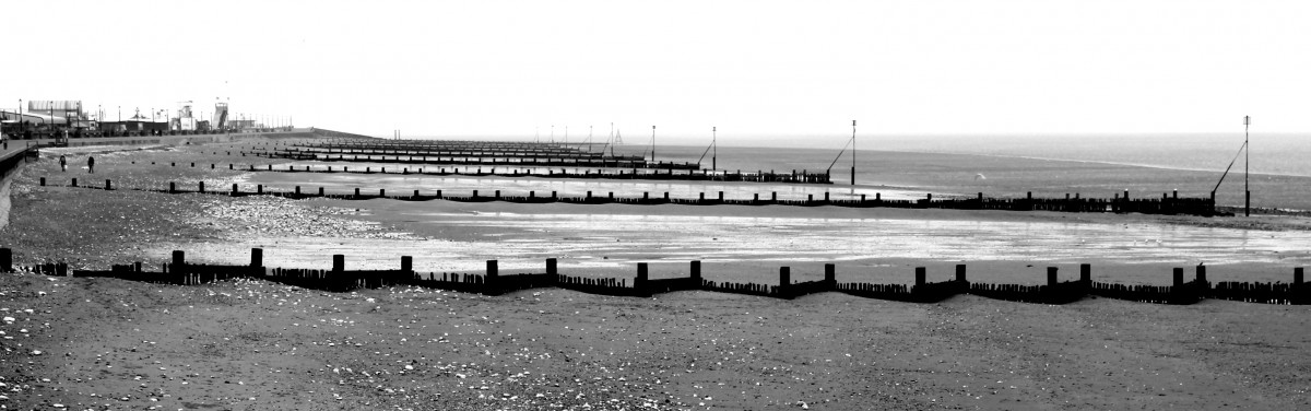 strand, sand, docka, svartvitt, pir, fartyg, panorama, utforska, fordon, beskära, kanon, kontrast, hamn, svartvit, vattenväg, nöjesfält, Storbritannien, flickr, eos, les, blogger, Facebook, mönster, vattenfarkost, dailyshoot, 365, anawesomeshot, Norfolk, upprepa, tumblr, Pinterest, leshaines, Haines, Hunstanton, oceanångare, svartvit fotografering, tank fartyg