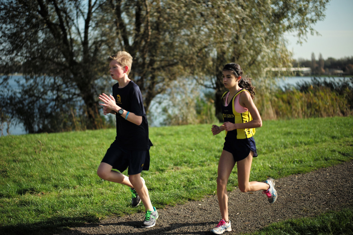 Person, Mädchen, Sport, See, Junge, Laufen, Lauf, Erholung, Europa, hoch, Jogging, Läufer, Asche, querfeldein, Rennen, Wettbewerb, Holland, Niederlande, M, Sport, Schule, Läufer, Ausdauer, Junior, Leica, 240, Uni, die Leichtathletik, Treffen, Xc, Valkenburg, Körperliche übung, Erholung im Freien, Menschliches Handeln, Ultramarathon, Duathlon, Geländelaufen