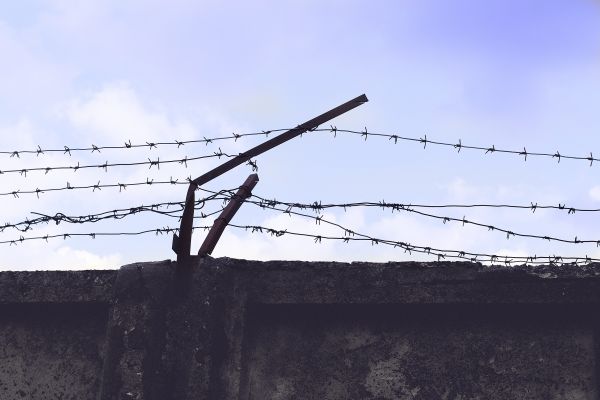 fence,barbed wire,wall,dark,sky,run