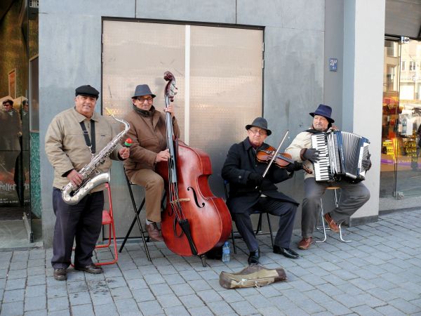 müzik,müzisyen,müzik aleti,Müzisyenler,Otobüs,telli çalgı