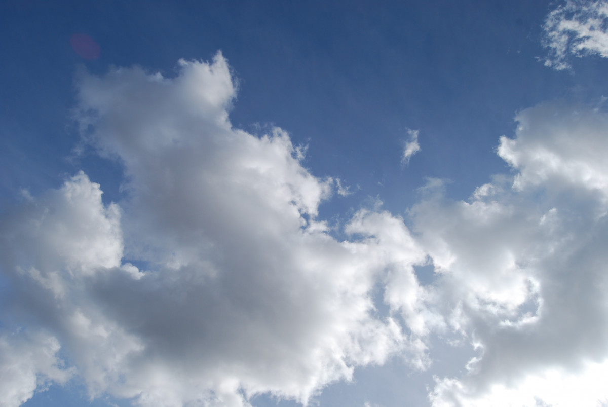 Natur, Wolke, Himmel, Sonnenlicht, Atmosphäre, Tagsüber, Kumulus, blau, blauer Himmel, Himmel, Wolken, Tag, Meteorologisches Phänomen, Atmosphäre der Erde