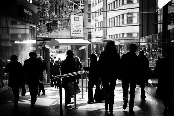 peatonal, invierno, en blanco y negro, gente, sol, silueta