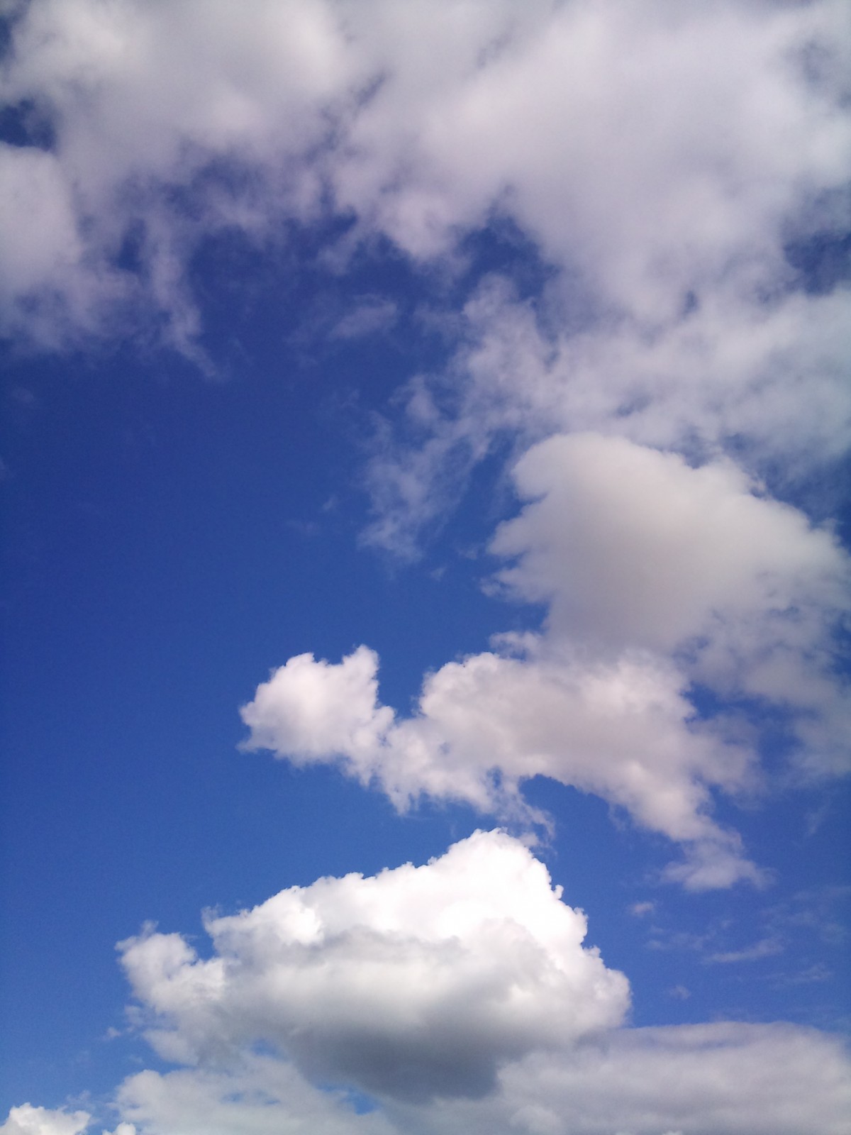 Wolke, Himmel, Sonnenlicht, Atmosphäre, Tagsüber, Kumulus, blau, bewölkter Himmel, Meteorologisches Phänomen, Atmosphäre der Erde