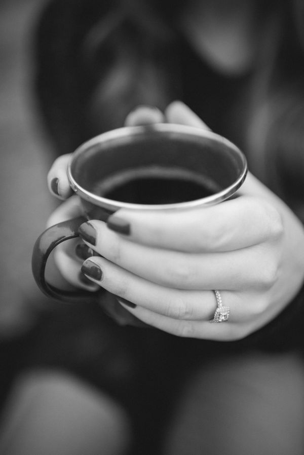 anello,mano,bianco e nero,fotografia,tazza,monocromo