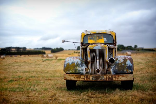 voiture,champ,vieux,transport,un camion,véhicule