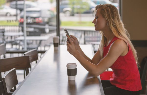 Person,Mädchen,Frau,Smartphone,Cafe,Kaffee