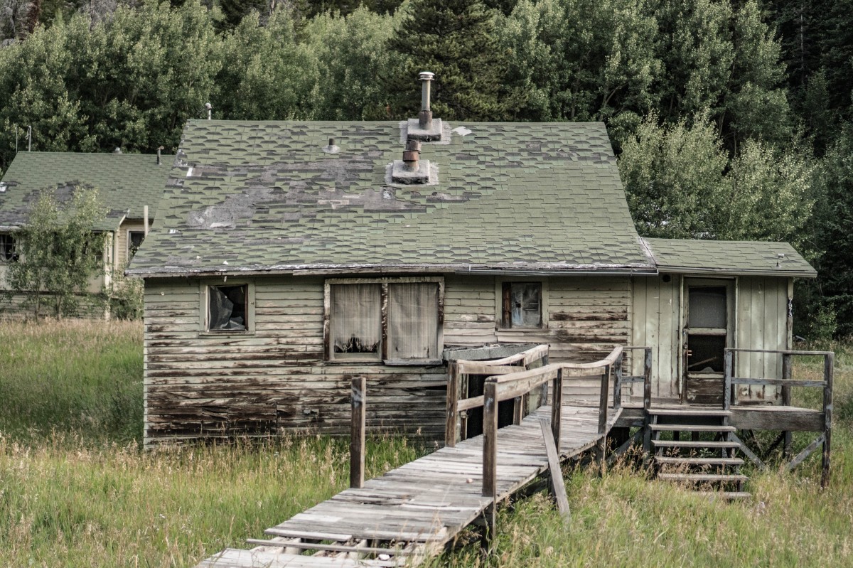 floresta, grama, doca, cerca, madeira, Fazenda, vintage, casa, construção, celeiro, casa, país, Galpão, rústico, verão, cabana, aldeia, Cabana, rural, chalé, abandonado, Ao ar livre, escadas, casa de fazenda, de madeira, Cabana de madeira, área rural, bangalô, Estrutura ao ar livre