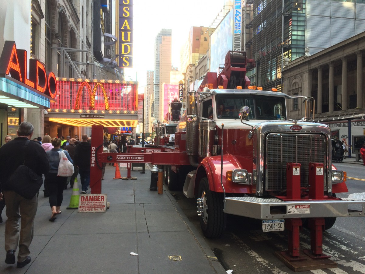 Fußgänger, Straße, Straße, Stadt, städtisch, Innenstadt, Transport, LKW, Fahrzeug, Nyc, USA, Feuer, öffentlicher Verkehr, McDonalds, Infrastruktur, neu, York, Broadway, Fdny, 42.