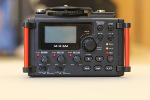 tekniikka,tuote,ääni,äänen tallennin,TASCAM dr 60d,kameroiden optiikka