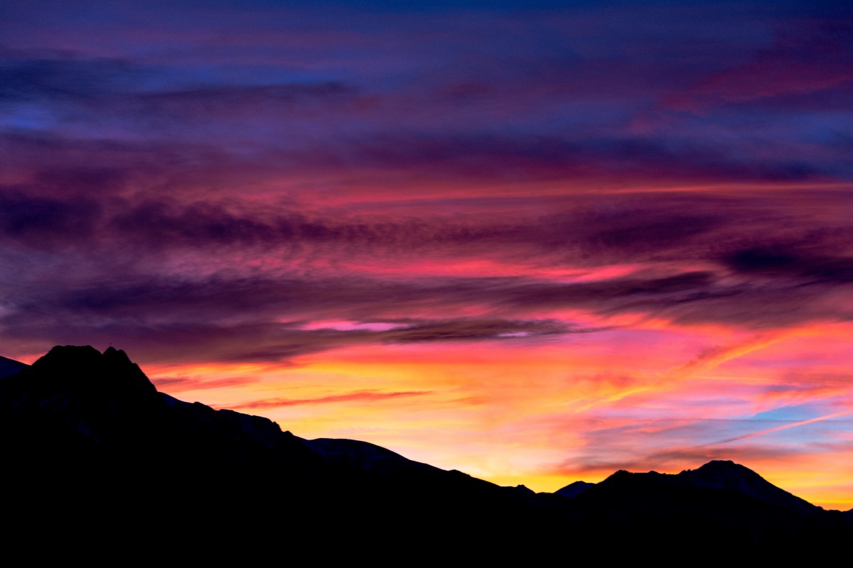 landskap, natur, stein, horisont, fjell, vinter, Sky, himmel, soloppgang, solnedgang, sti, morgen, soloppgang, atmosfære, skumring, kveld, turisme, steder av interesse, top view, bergarter, fjellene, Polen, tatry, vandrende, etterglød, polsk tatras, banen, tursti, turstier, høyden av, fjellvandring, Giewont, meteorologisk fenomen, turist guide, rød himmel om morgenen