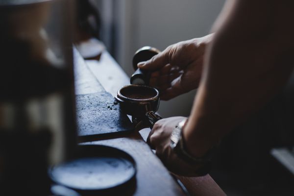 main, travail, table, la personne, café, brouiller