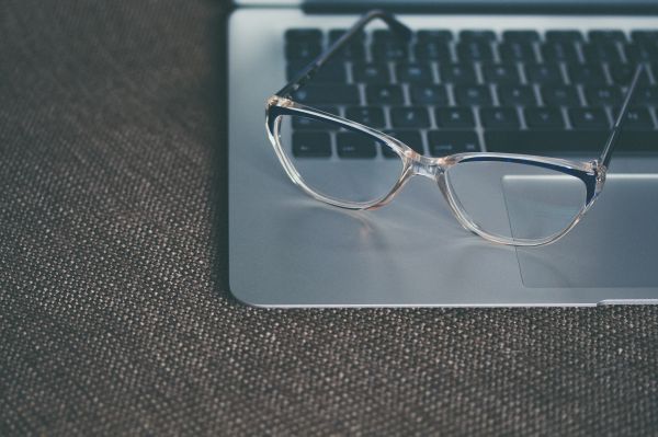 Laptop, Computer, Macbook, Sonnenbrille, Brille, grau