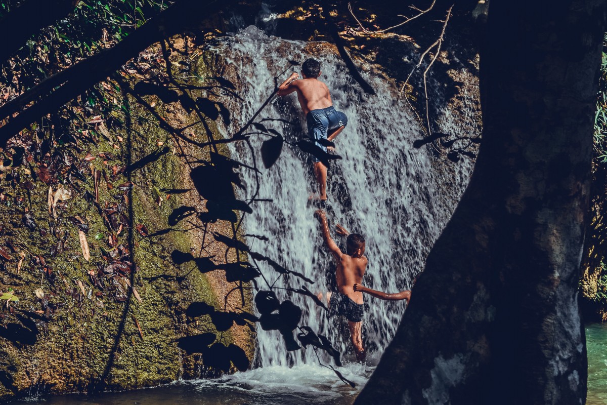 Natur, Baum, Wasser, Abenteuer, natürlichen Umgebung, Himmel, Ast, Wildnis, Sport klettern, Blatt, Rock, Felsklettern, Holzige Pflanze, Erholung, Abseilen, Wald, Freiklettern, Pflanze, Extremsport, Klettern, Staatspark, Sonnenlicht, Alter waldwald, Dschungel, Holz, Freizeit, Nationalpark, Herbst