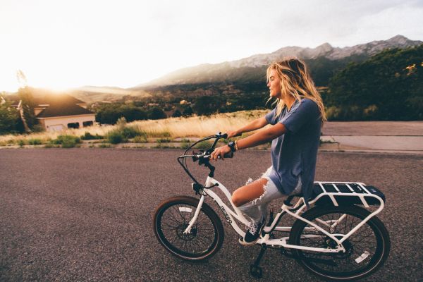 bicicletta,bicicletta,veicolo,persona,ragazza,strada