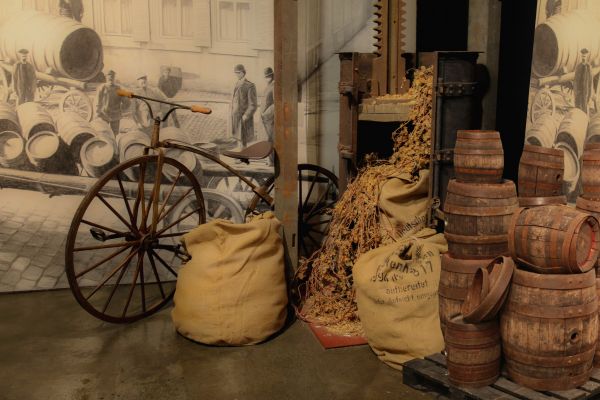 wood,old,bike,museum,nostalgia,barrel