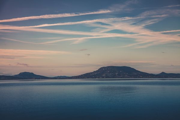 sky, body of water, blue, water, horizon, sea