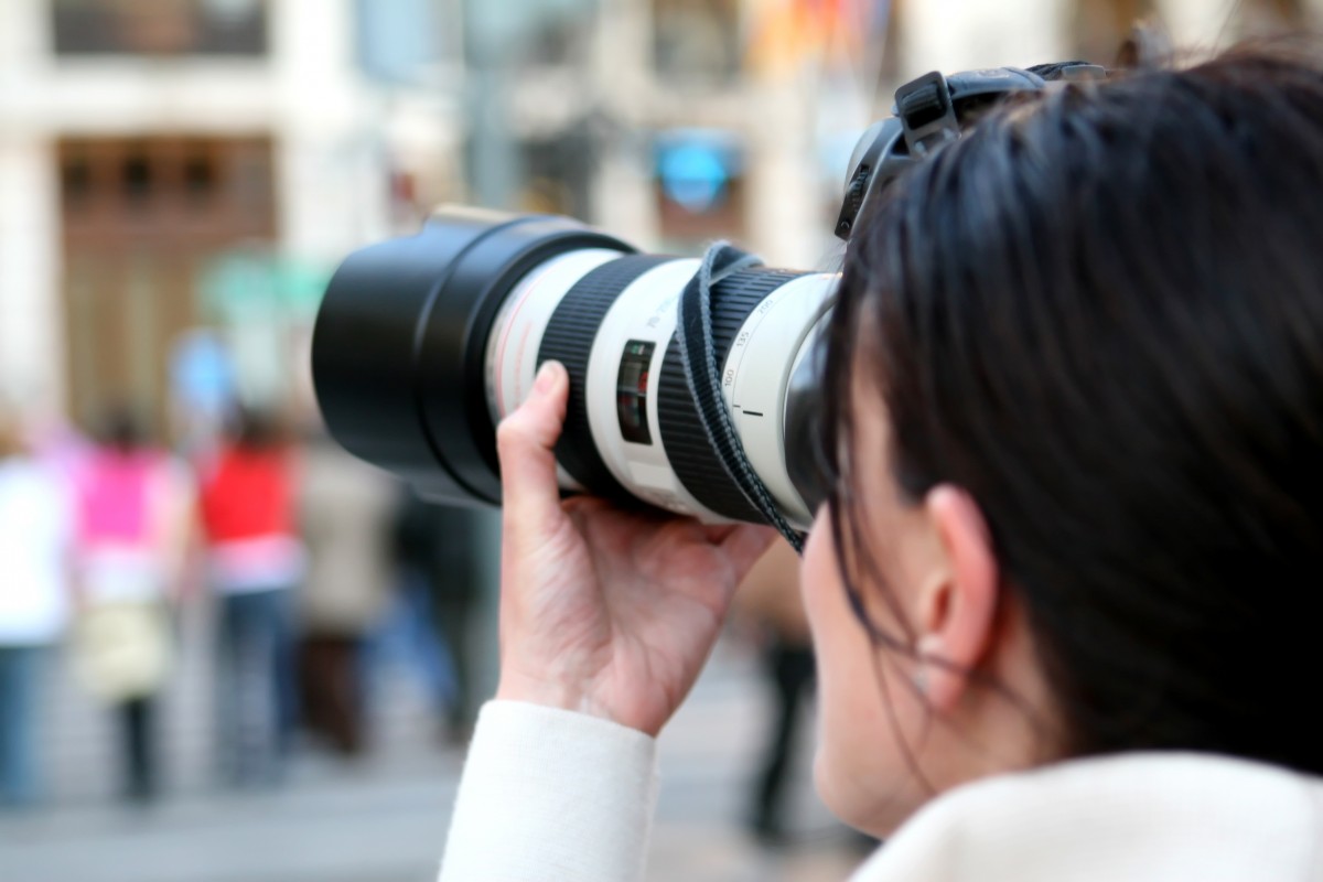 computer, muncă, persoană, ușoară, abstract, oameni, fată, femeie, tehnologie, aparat foto, fotografie, fotograf, oraș, film, fotografie, vară, Femeie, ziar, dslr, Internet, obiectiv, comunicare, profesional, Afaceri, braţ, obturator, electronic, bliț, imagine, digital, trage, conceptual, imagine, corp, știri, loc de munca, ziaristică, deschidere, fără fir, paparazzi, amator, succes, angajat, ziarist, Carieră, Verifica, transfer, bârfă, comunica, hărțuitor, de succes, sens, păsat, cameraman