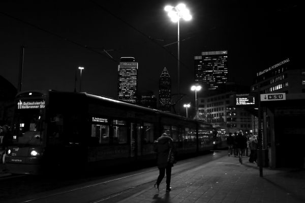 Person,Licht,Schwarz und weiß,Menschen,Straße,Straße