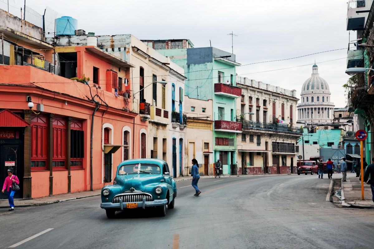 pieton, drum, stradă, epocă, oraș, vechi, oraș, peisaj urban, centrul orasului, voiaj, transport, vehicul, culoare, auto, nostalgie, BANDĂ, mașină veche, auto, Cuba, infrastructură, autoturisme, nostalgic, clasic, PKW, istoricește, case vechi, havana, raritate, Cartier, mașină americană, mașini vechi, oltimer, CROM, ne auto, strada zapata, Zona urbană, zona rezidentiala, așezare umană