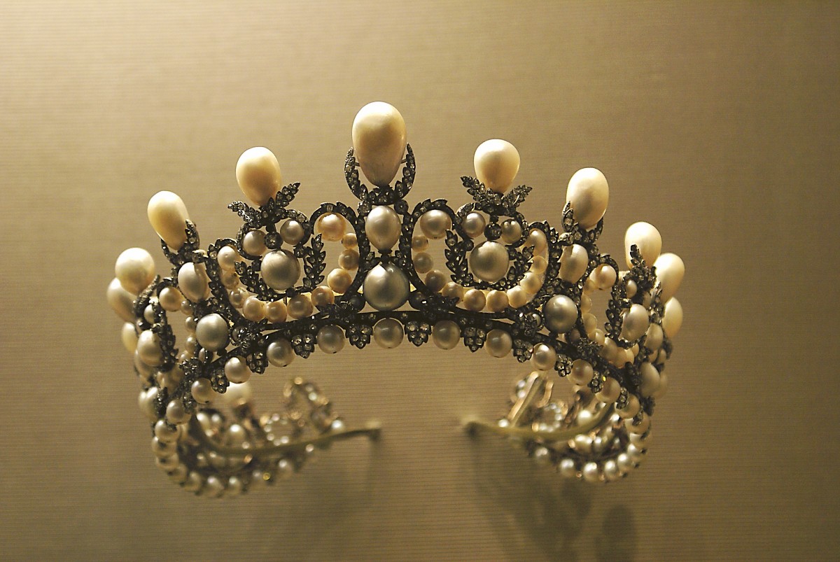 Louvre, símbolo, roupas, iluminação, Capacete, joalheria, Ornamento, coroa, jóias, figura, cabeça, luminária, história, estilo, exposição, tiara, Pérolas, A arte de, A delicadeza, diadema, Acessório de moda, Capacete, acessorio de cabelo, Ornamento feminino, um trabalho de arte