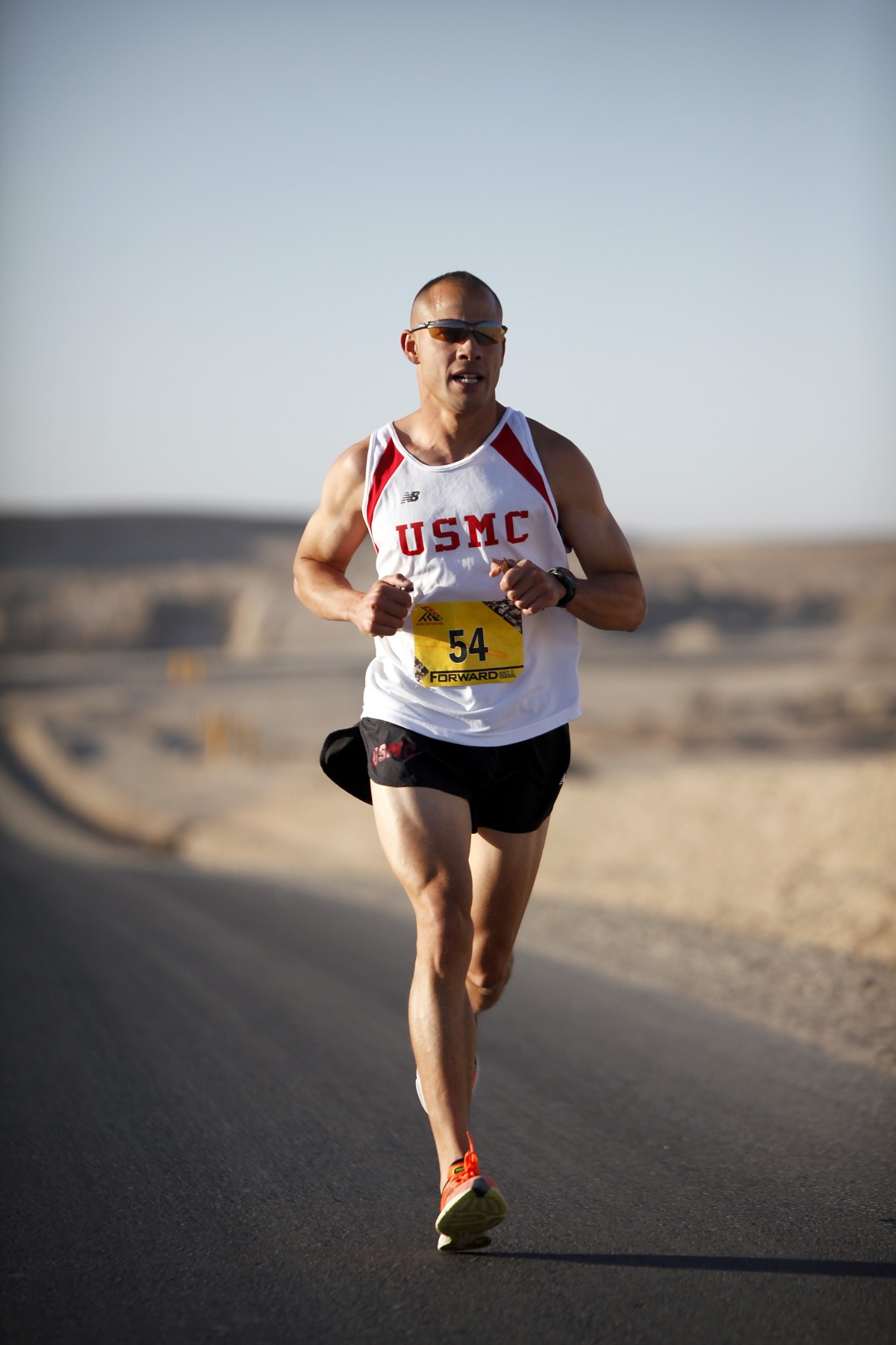 homem, pessoa, corrida, corre, lazer, militares, EUA, corrida, corredor, estilo de vida, ginástica, corrida, concorrência, maratona, Esportes, em forma, resistência, atleta, atletismo, Afeganistão, dedicação, fuzileiros navais, exercício físico, persistência, recreação ao ar livre, Ação humana, Esportes individuais, Ultramaratona, Corrida de longa distância