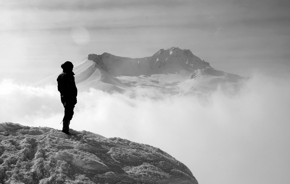 mer, côte, Roche, en marchant, Montagne, neige, hiver, nuage, noir et blanc, fille, femme, brouillard, randonnée, blanc, sport, la photographie, vague, de pointe, seul, chaîne de montagnes, Sauter, la glace, glacier, action, Météo, alpin, escalade, grimpeur, noir, Monochrome, sommet, alpinisme, content, Trekking, alpiniste, Montagnes, harnais, protection, Cordes, Haut, Alpinisme, Paroi escarpée, Photographie monochrome, Phénomène atmosphérique, Relief montagneux, Matériel d'escalade, Solitaire alpiniste