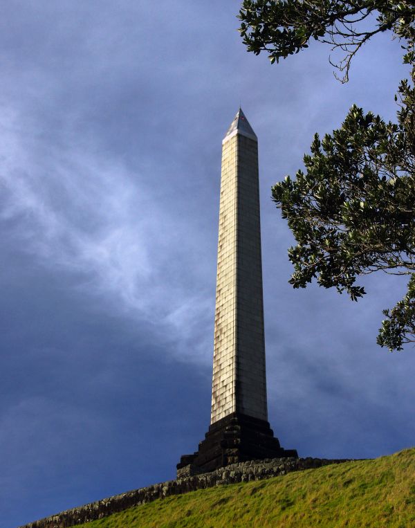 landschap,stadsgezicht,monument,toren,schapen,mijlpaal