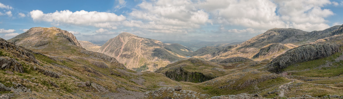 paesaggio, natura, natura selvaggia, a passeggio, montagna, pista, prato, sterile, valle, catena montuosa, panorama, verde, cresta, rocce, Cumbria, Inghilterra, colline, nord, nuvole, montagne, Alpi, prateria, calanchi, massi, altopiano, abbattere, lago, ecosistema, Highlands, distretto del Lago, wadi, luccio, landform, laghetto, Scafell, greatgable, Craggs, lingmell, greatend, styheadtarn, Passo di montagna, caratteristica geografica, morfologie montane