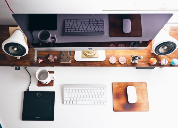 desk,technology,computer,desktop,speaker