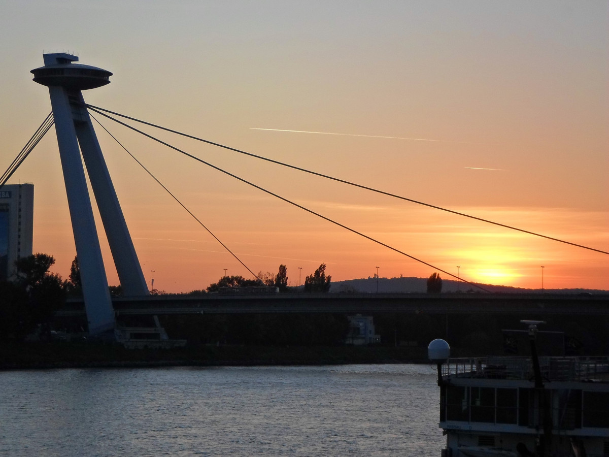 mare, costa, orizzonte, cielo, Alba, tramonto, ponte, orizzonte, mattina, alba, fiume, paesaggio urbano, crepuscolo, sera, veicolo, Torre, albero, baia, ufo, Bratislava, slovacchia