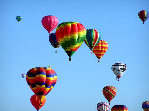 balloon,hot air balloon,aircraft,vehicle,toy,event