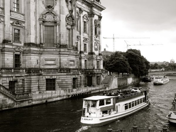 czarny i biały, Miasto, miejski, rzeka, łódź, kanał