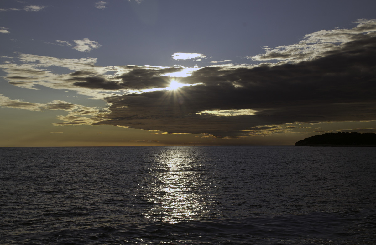 spiaggia, paesaggio, mare, costa, acqua, oceano, orizzonte, nube, cielo, sole, Alba, tramonto, luce del sole, mattina, puntellare, onda, lago, alba, estate, crepuscolo, Europa, sera, crepuscolo, riflessione, baia, corpo d'acqua, lago, fenomeno meteorologico, onda vento