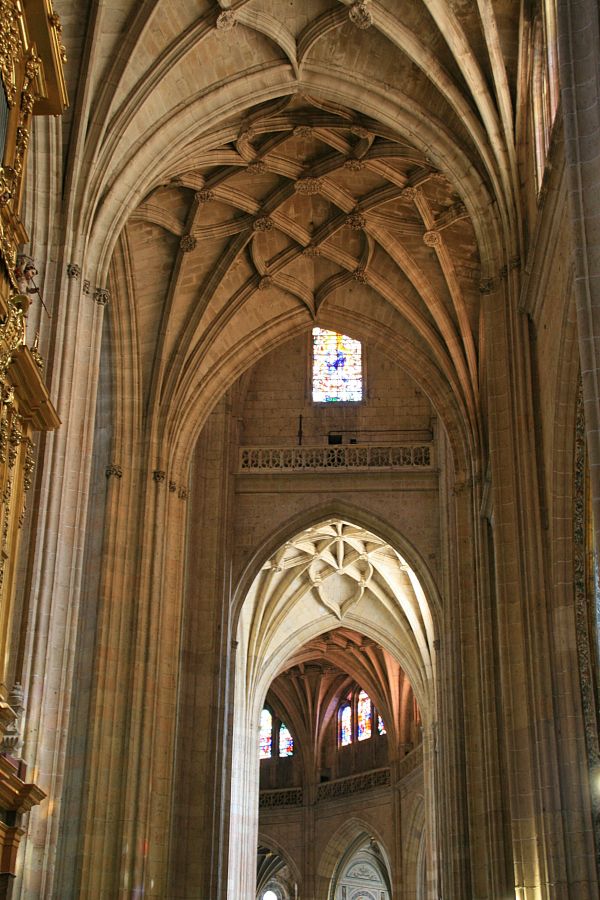 architettura,costruzione,arco,facciata,Chiesa,Cattedrale