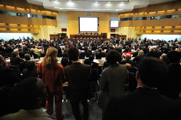 gente,interior,multitud,reunión,audiencia,sala