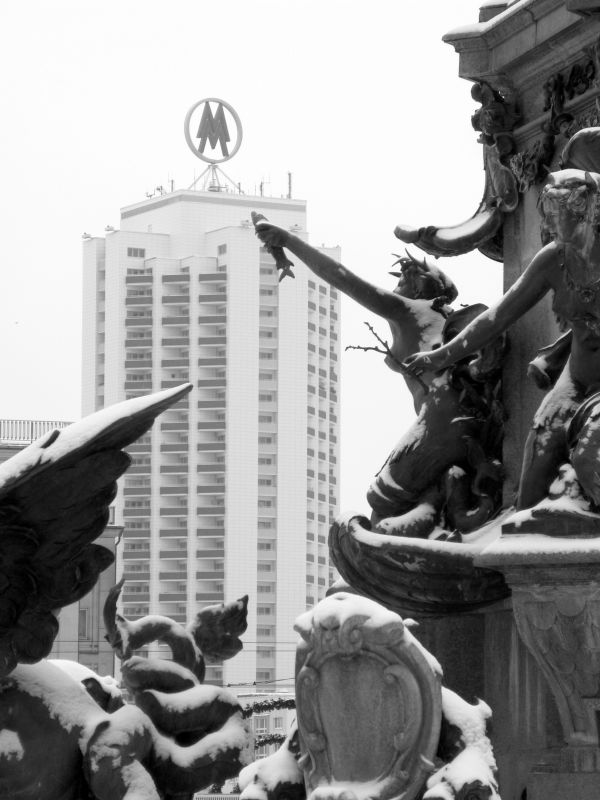 Monument, Statue, Skulptur, Schwarz und weiß, Wolkenkratzer, einfarbig