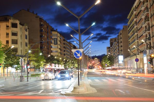 pedestre, estrada, rua, noite, tráfego, carro