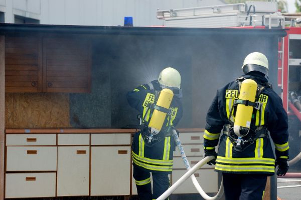 agua,persona,fuego,profesión,servicio de emergencia,bombero